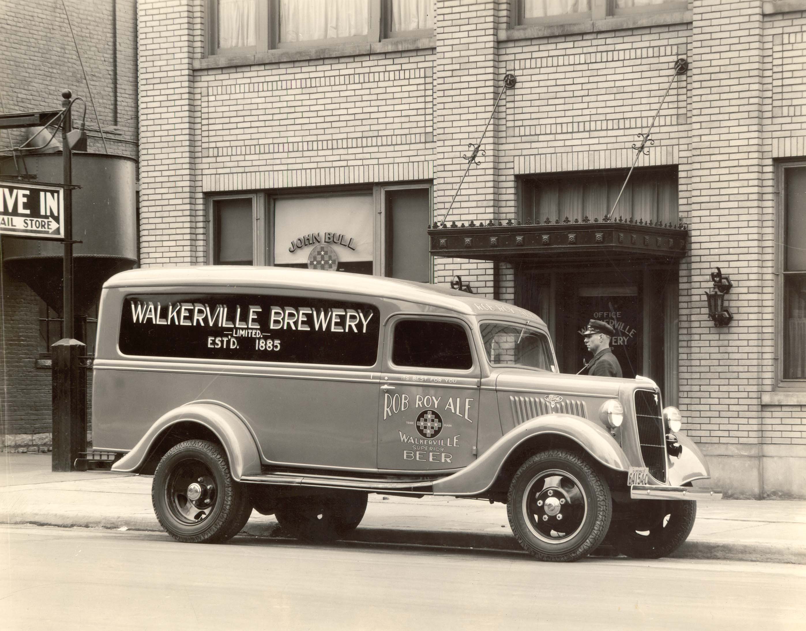 Photo%20of%20a%20Walkerville%20Brewing%20Co.%20delivery%20truck%20advertising%20the%20company%27s%20Rob%20Roy%20Ale